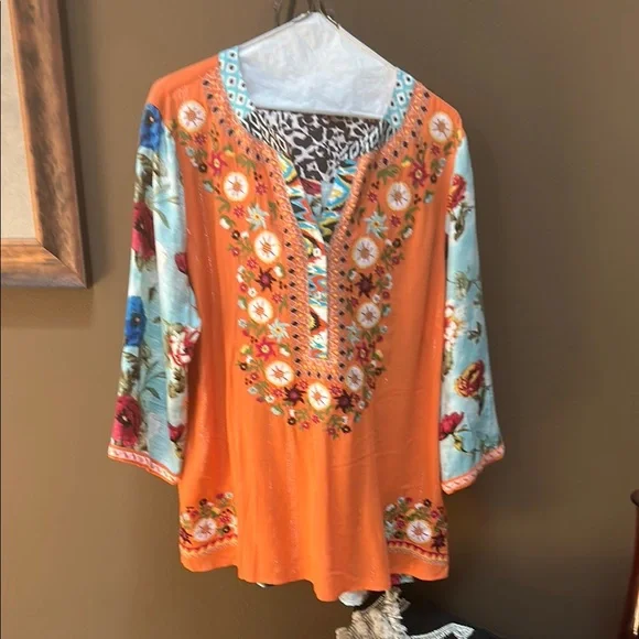 John Mark multi color tunic top - Picture 1 of 1